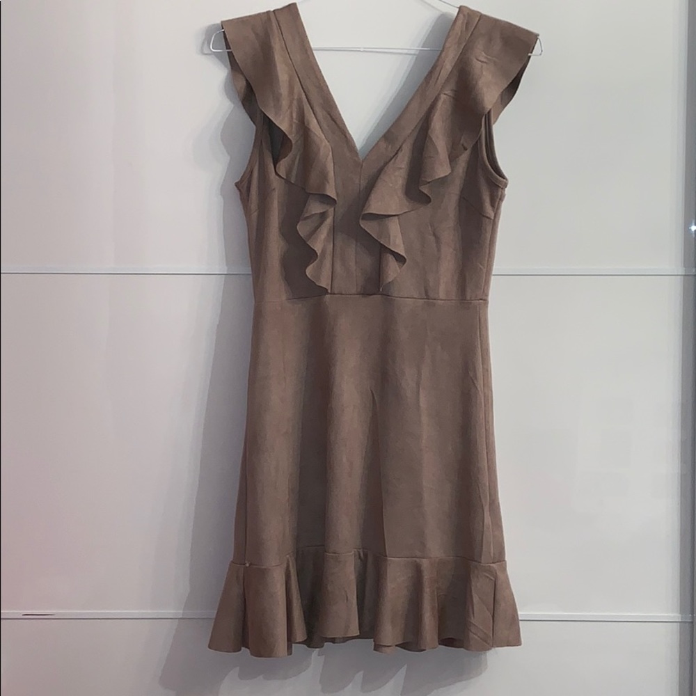 Super comfy and stylish dress!!